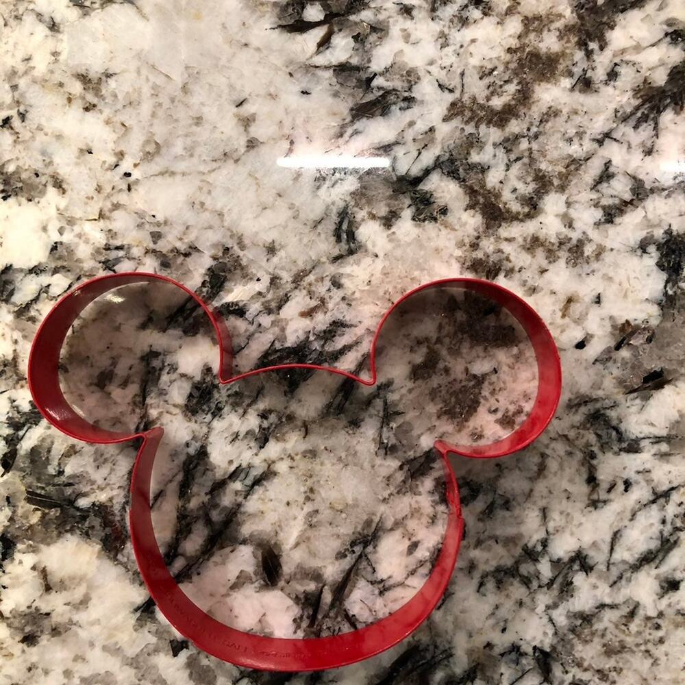 Mickey/minnie mouse disney cookie cutter